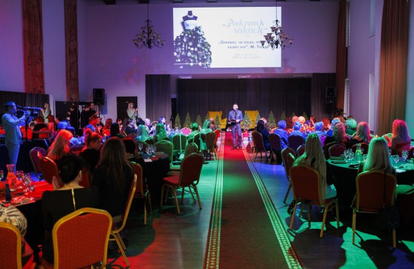 Jonavoje vyko finalinis projekto „Padovanok suknelę“ renginys