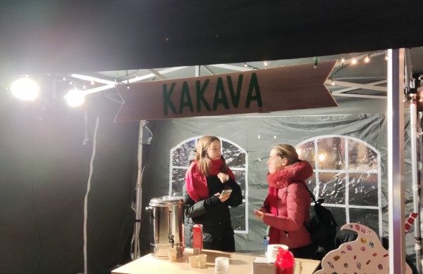 Jonava suspindėjo pasakų tema - įžiebta Kalėdų puošmena