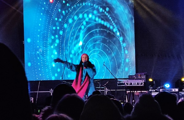 Jonava suspindėjo pasakų tema - įžiebta Kalėdų puošmena