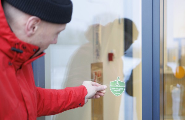 Jonavos sporto arena ir baseinas – draugiški negaliai