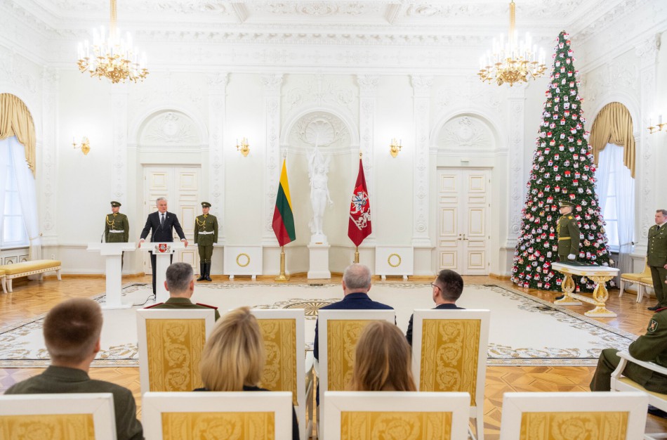 Prezidentas dviem karininkams suteikė generolo majoro laipsnius