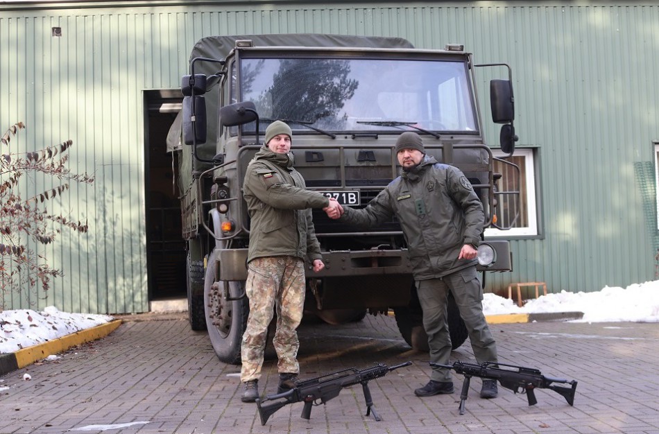 Pasieniečiai gavo dar vieną partiją NATO standartus atitinkančių ginklų