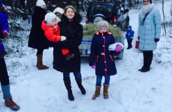 Prieš Naujuosius metus maisto nuvežė ir miško žvėrims