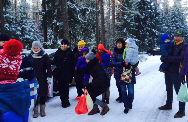 Prieš Naujuosius metus maisto nuvežė ir miško žvėrims