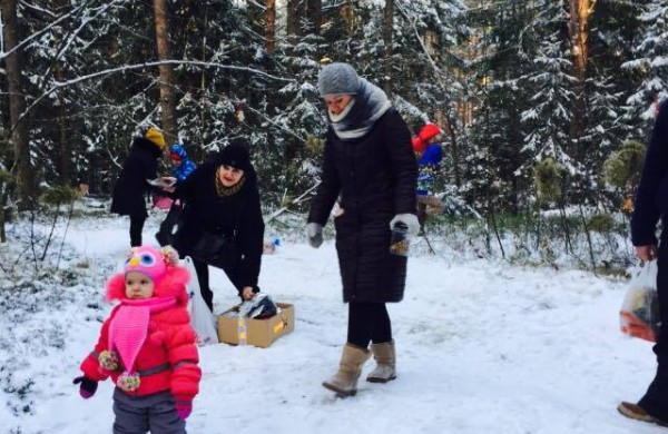 Prieš Naujuosius metus maisto nuvežė ir miško žvėrims