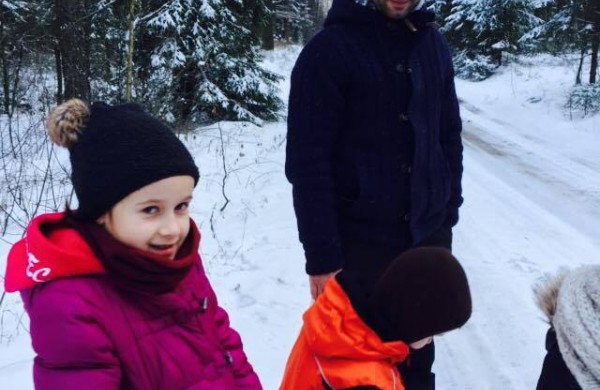 Prieš Naujuosius metus maisto nuvežė ir miško žvėrims