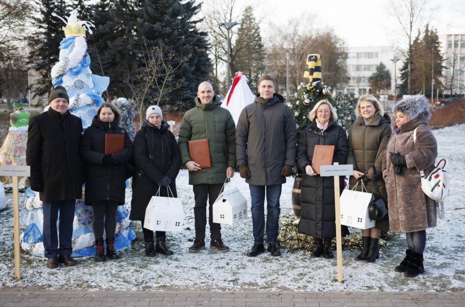 Apdovanoti 2022-2023 m. Kalėdinio miestelio eglučių kūrėjai