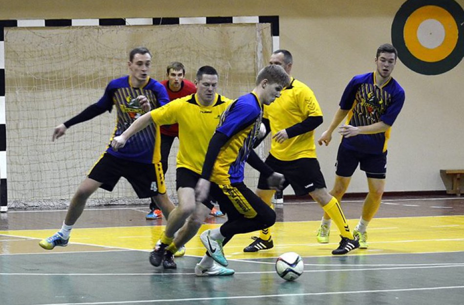 Salės futbolo pirmenybės: atkrintamųjų belaukiant