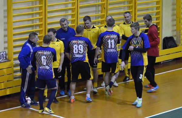 Salės futbolo pirmenybės: atkrintamųjų belaukiant