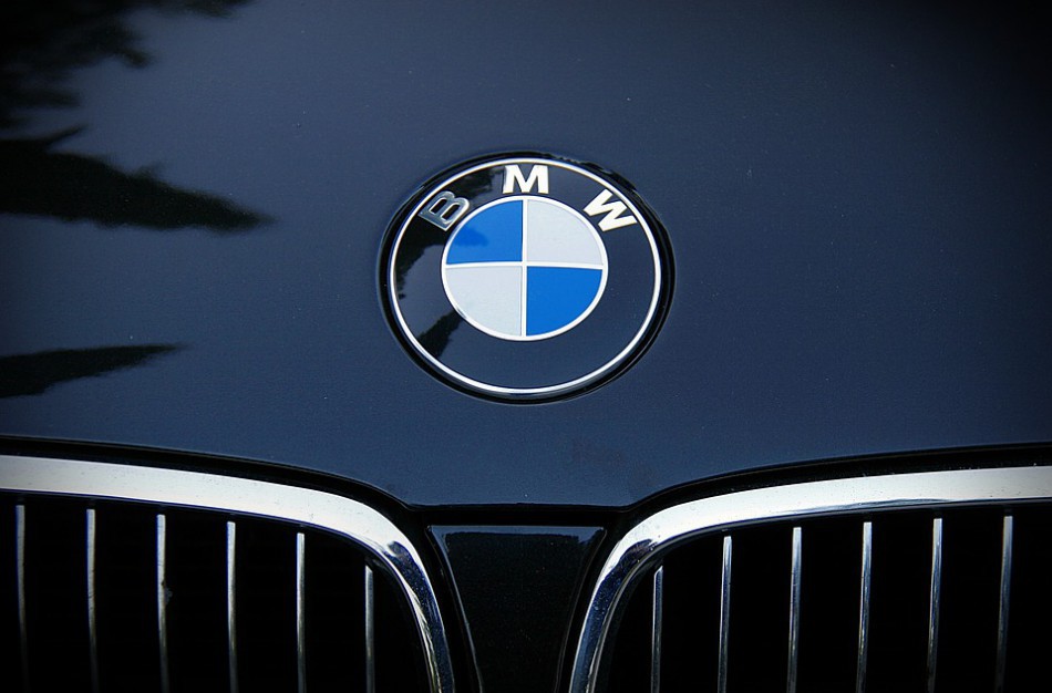 Jonavoje nuo ilgapirščių nukentėjo ,,BMW" automobilis