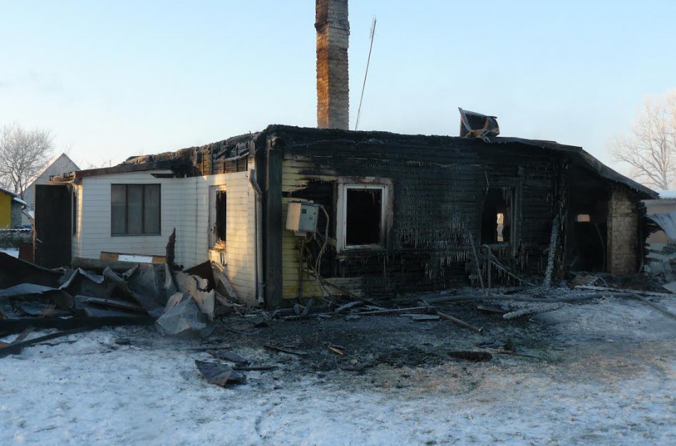 Žeimiuose paryčiais sudegė namas
