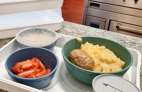 VšĮ ,,Jonavos ligoninės" Maisto paruošimo skyriuje pradėtas maisto tiekimas individualiuose padėkluose