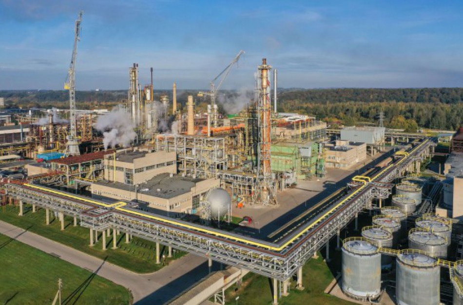 AB ,,Achema" pranešė dalinai atnaujinanti trąšų gamybą