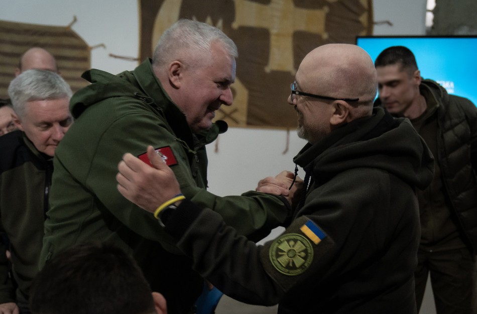 Ukrainoje besilankantis ministras A. Anušauskas perdavė dalį naujo Lietuvos karinės paramos paketo