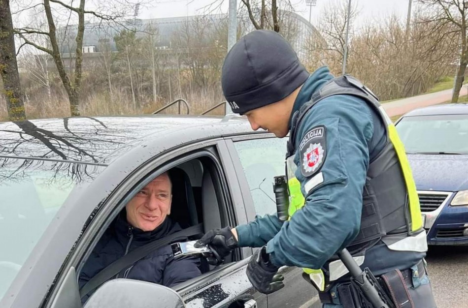 Jonavos pareigūnai priminė apie saugaus eismo svarbą