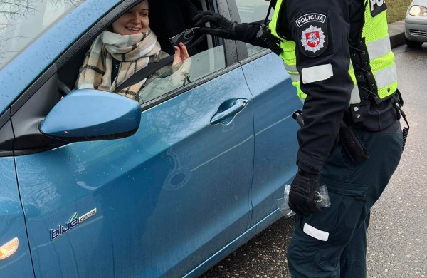 Jonavos pareigūnai priminė apie saugaus eismo svarbą