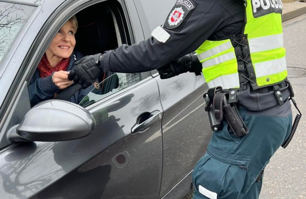 Jonavos pareigūnai priminė apie saugaus eismo svarbą