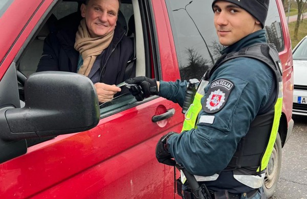 Jonavos pareigūnai priminė apie saugaus eismo svarbą