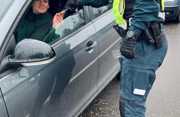 Jonavos pareigūnai priminė apie saugaus eismo svarbą