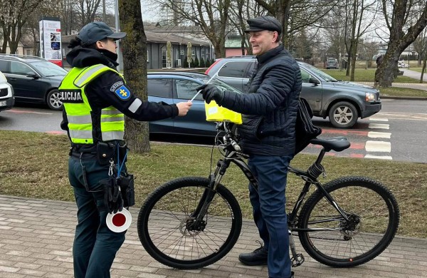 Jonavos pareigūnai priminė apie saugaus eismo svarbą