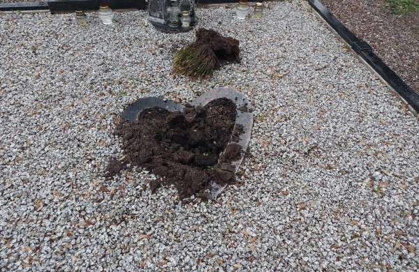 Į kapines įsisuko vandalai? Ieško žmonių, turinčių naudingos informacijos