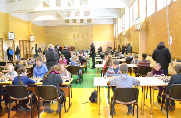 Šachmatų figūras stumdė ir didmeistriai, ir pradedantieji