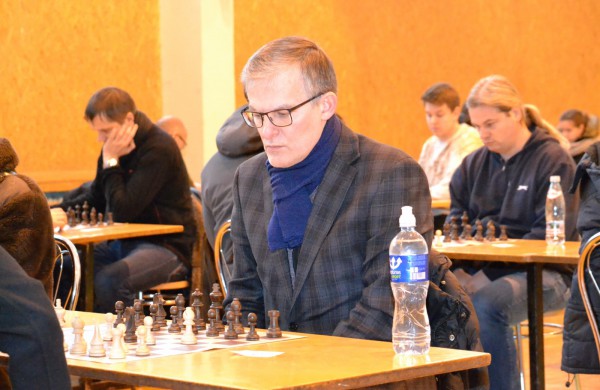 Šachmatų figūras stumdė ir didmeistriai, ir pradedantieji