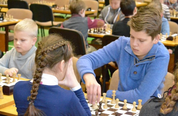 Šachmatų figūras stumdė ir didmeistriai, ir pradedantieji