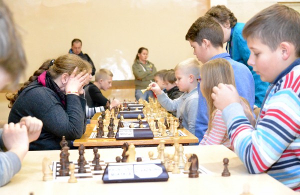 Šachmatų figūras stumdė ir didmeistriai, ir pradedantieji