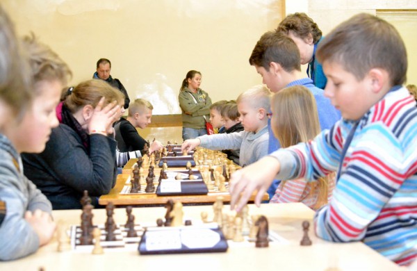 Šachmatų figūras stumdė ir didmeistriai, ir pradedantieji