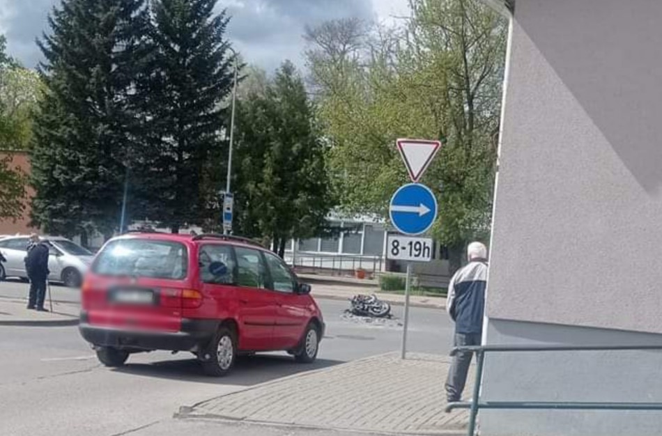 Jonavoje susidūrė automobilis ir motociklas