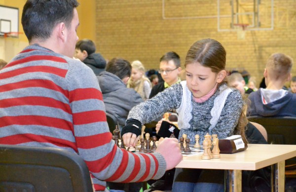 Šachmatų figūras stumdė ir didmeistriai, ir pradedantieji