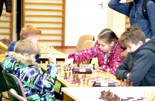 Šachmatų figūras stumdė ir didmeistriai, ir pradedantieji