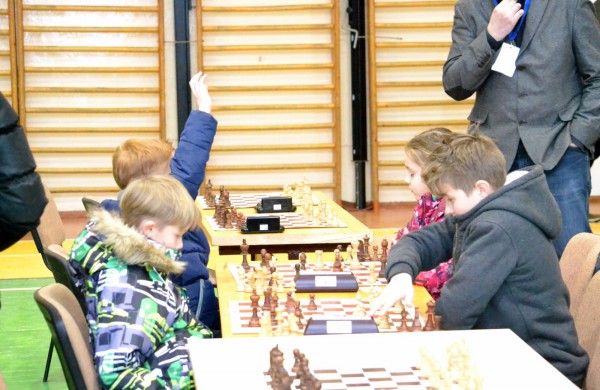 Šachmatų figūras stumdė ir didmeistriai, ir pradedantieji