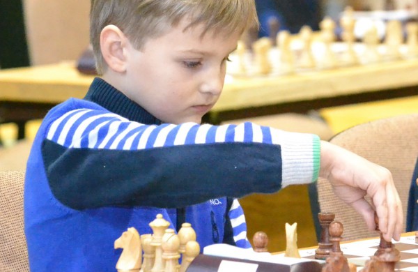 Šachmatų figūras stumdė ir didmeistriai, ir pradedantieji