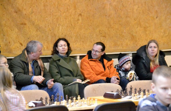 Šachmatų figūras stumdė ir didmeistriai, ir pradedantieji