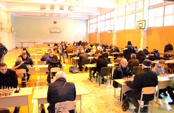 Šachmatų figūras stumdė ir didmeistriai, ir pradedantieji