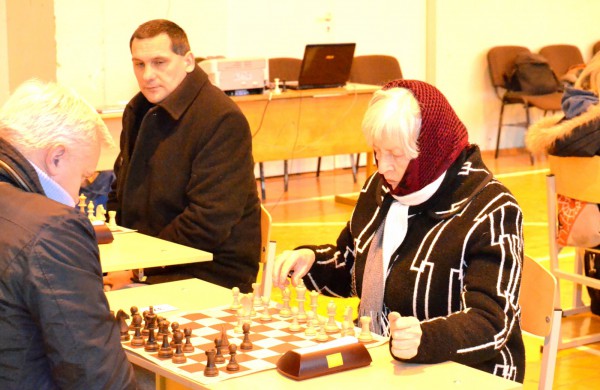 Šachmatų figūras stumdė ir didmeistriai, ir pradedantieji