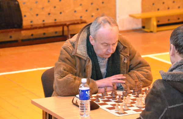 Šachmatų figūras stumdė ir didmeistriai, ir pradedantieji