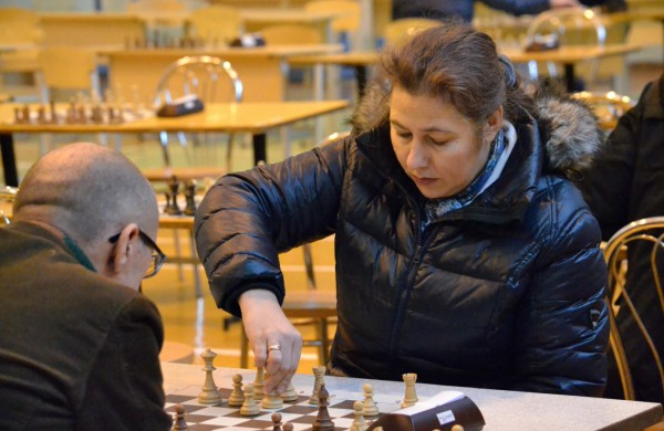 Šachmatų figūras stumdė ir didmeistriai, ir pradedantieji