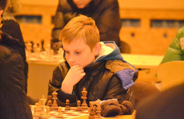 Šachmatų figūras stumdė ir didmeistriai, ir pradedantieji