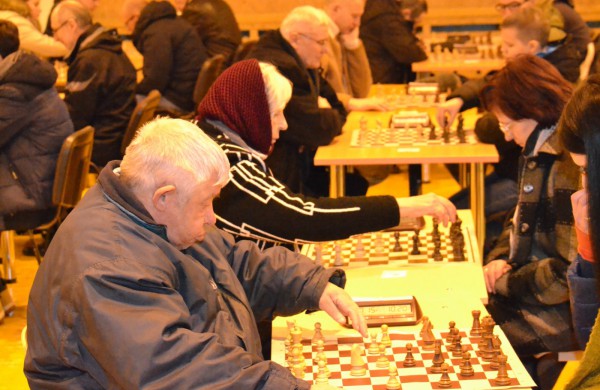 Šachmatų figūras stumdė ir didmeistriai, ir pradedantieji