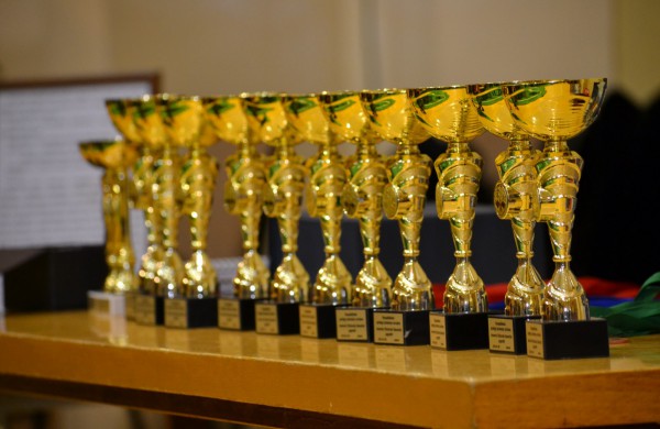 Šachmatų figūras stumdė ir didmeistriai, ir pradedantieji