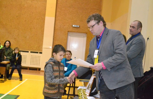 Šachmatų figūras stumdė ir didmeistriai, ir pradedantieji