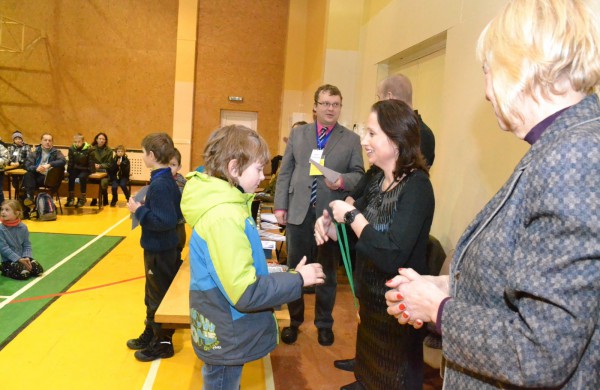 Šachmatų figūras stumdė ir didmeistriai, ir pradedantieji