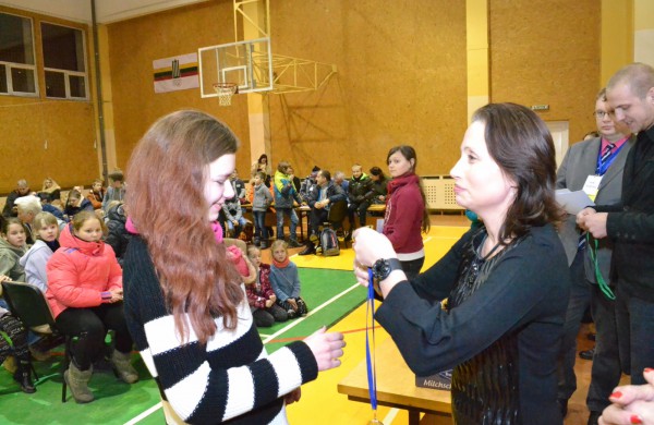 Šachmatų figūras stumdė ir didmeistriai, ir pradedantieji