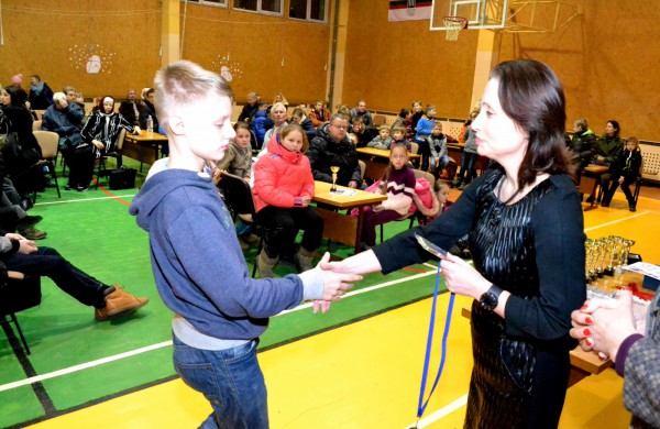 Šachmatų figūras stumdė ir didmeistriai, ir pradedantieji