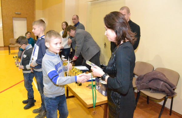 Šachmatų figūras stumdė ir didmeistriai, ir pradedantieji