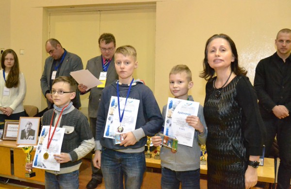 Šachmatų figūras stumdė ir didmeistriai, ir pradedantieji