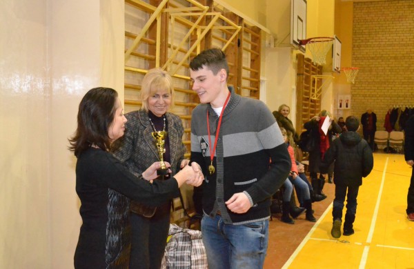 Šachmatų figūras stumdė ir didmeistriai, ir pradedantieji